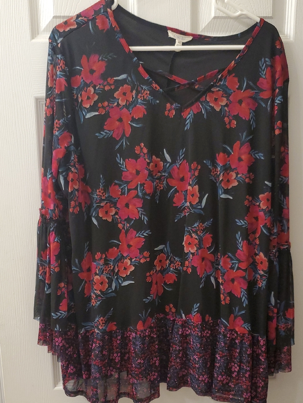 Floral Crisscross V-Neck Women's Top in Black and Red